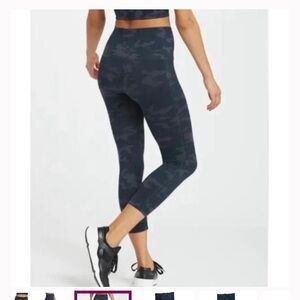 SPANX Cropped Camo Seamless Shaping Leggings
